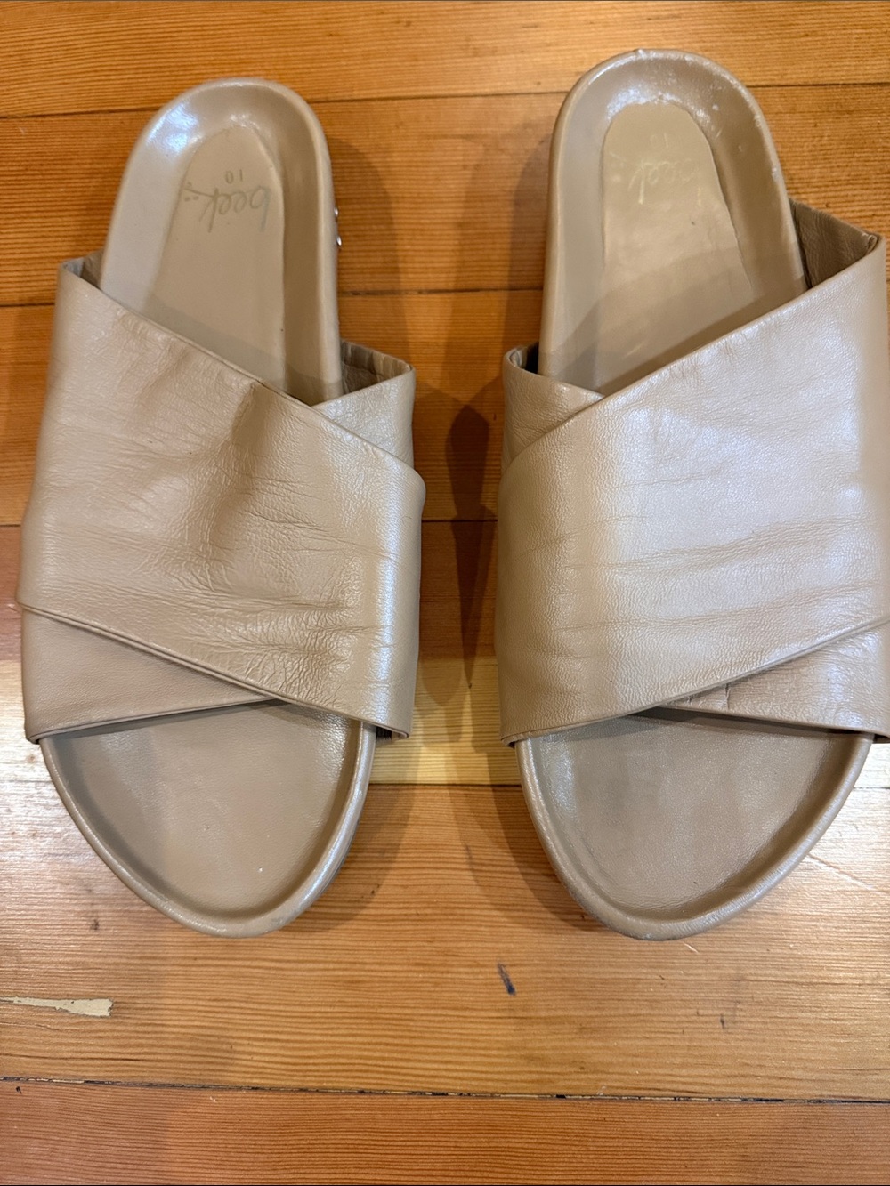 Beek Hen leather slides